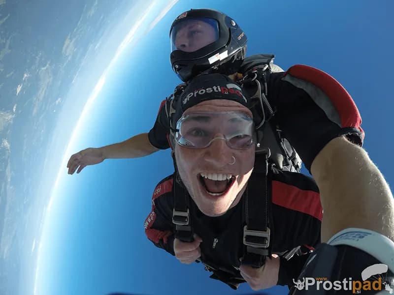 Skok s padalom v tandemu z višine 4000m in več