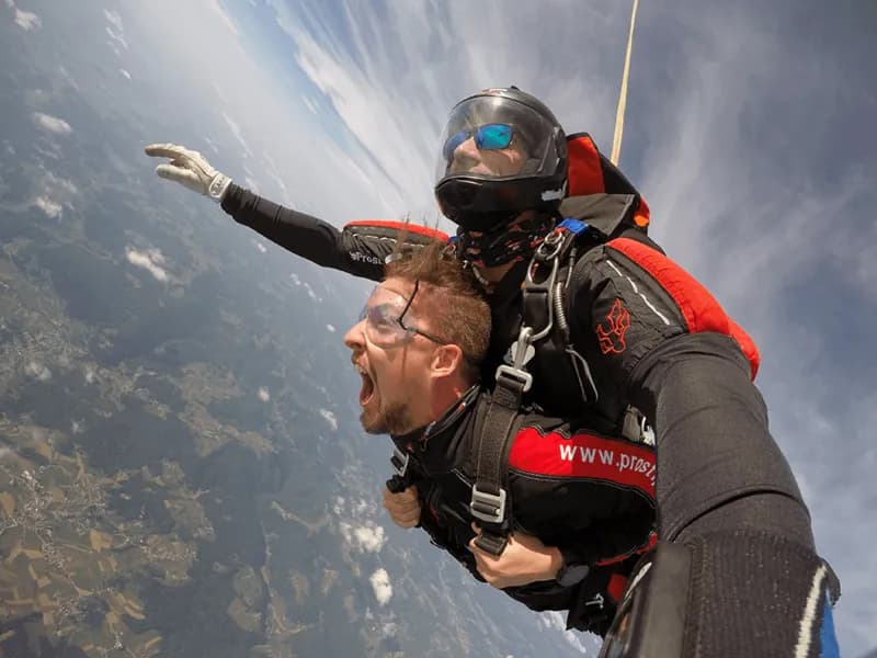 Nori občutki ob odskoku z letala 