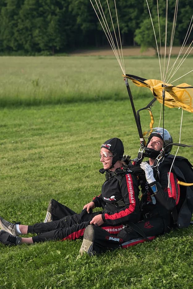 Pristanek, po skoku s padalom