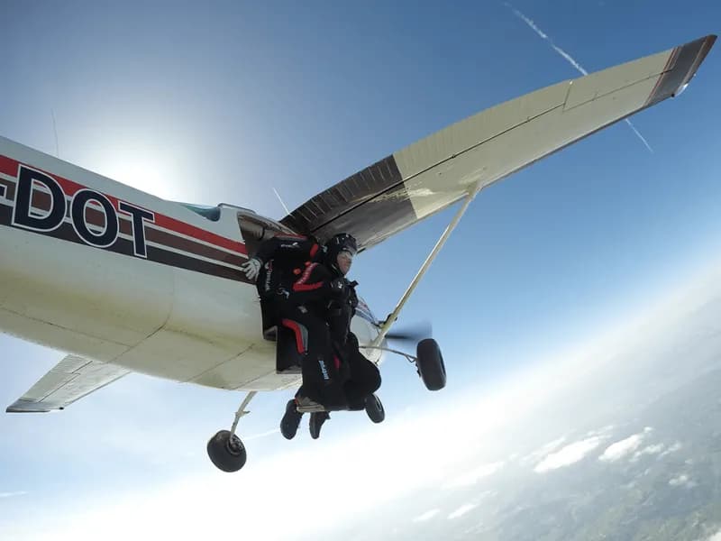 Odskok tandemskega para z letala