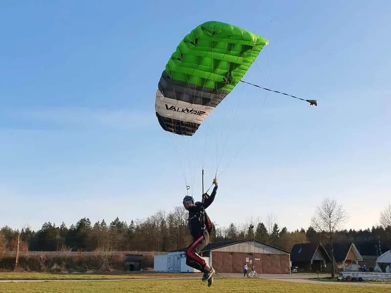 Nasmeh po skoku s padalom - Tomaž Hrast