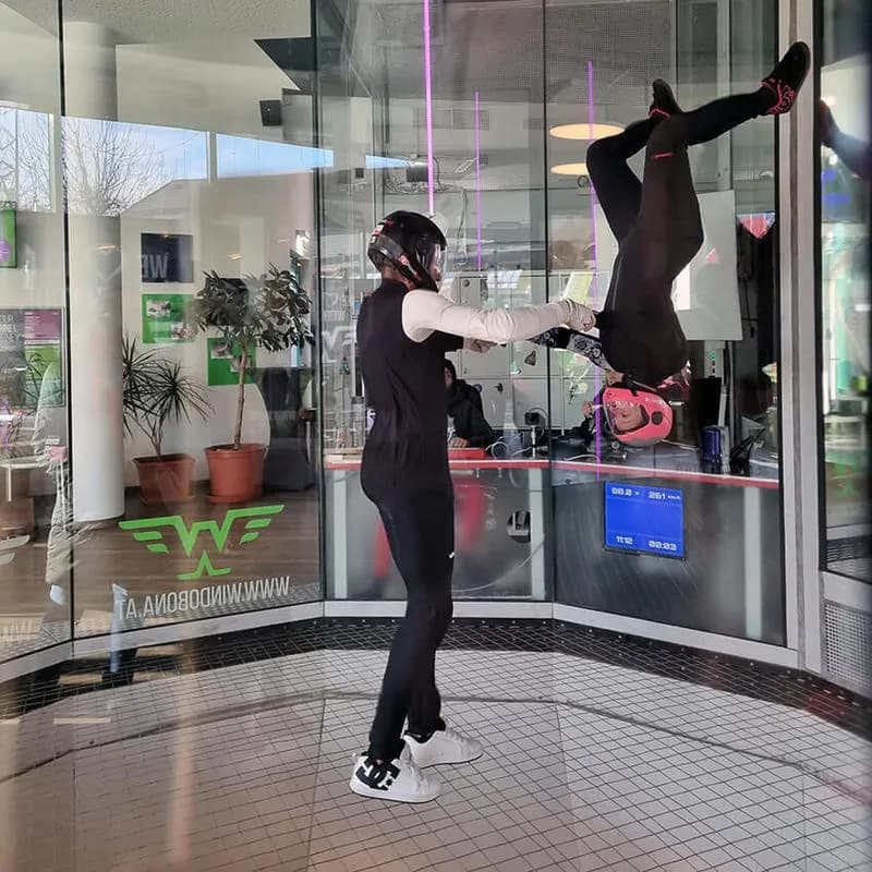 Ekipa prostipad - letenje v vetrovniku