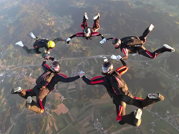 Padalstvo - druženje s prijatelji nad oblaki