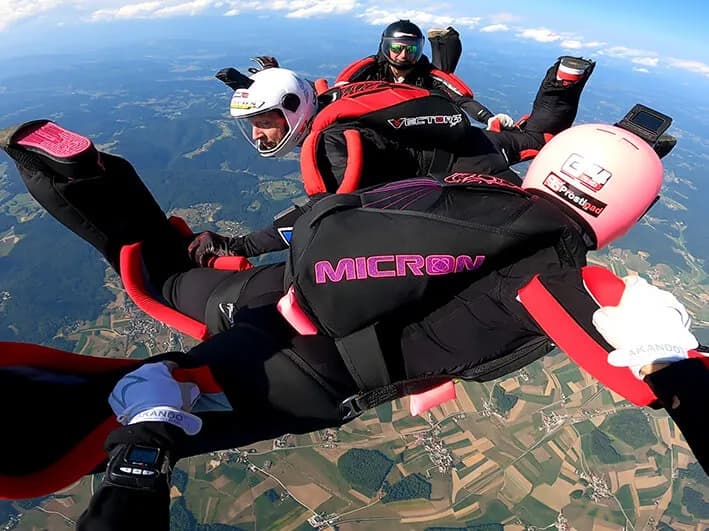 Skok s padalom - športanje nad oblaki