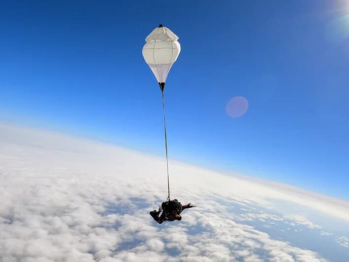 Tandemski skok s padalom