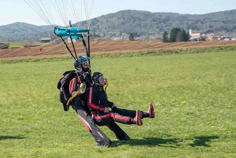 Pristanek - skok s padalom