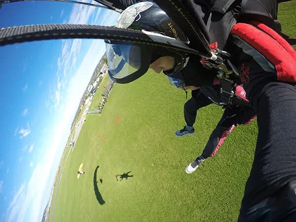 Pristanek tandemskega skoka s padalom letališče Portorož