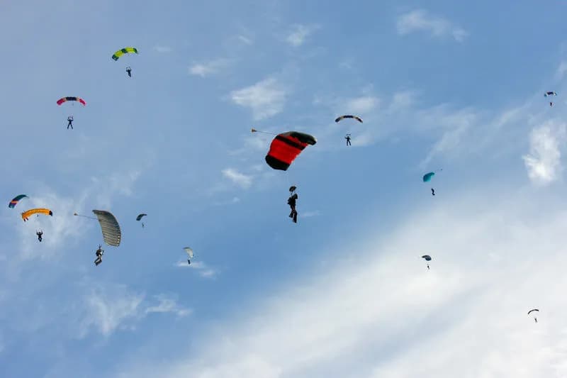 Skok s padalom - guzva pred pristankom