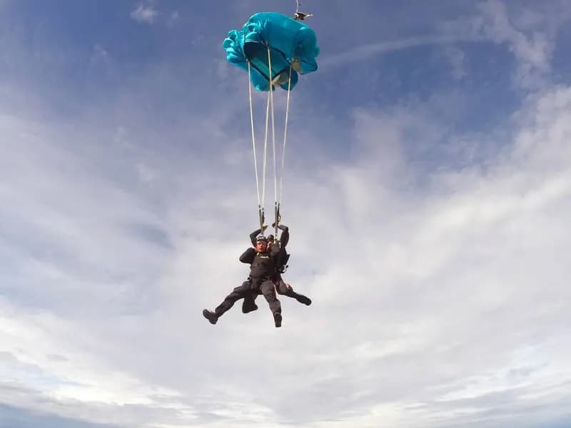 Tandemski skok - odpiranje padala