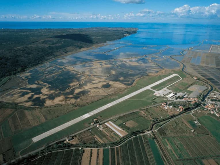 Skok s padalom na letališču Portorož