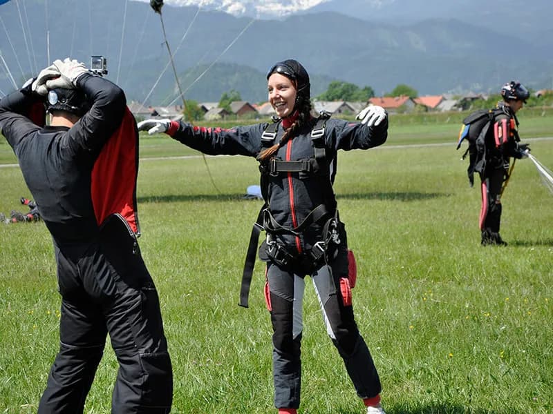 Navdušenje naših strank po pristanku s padalom