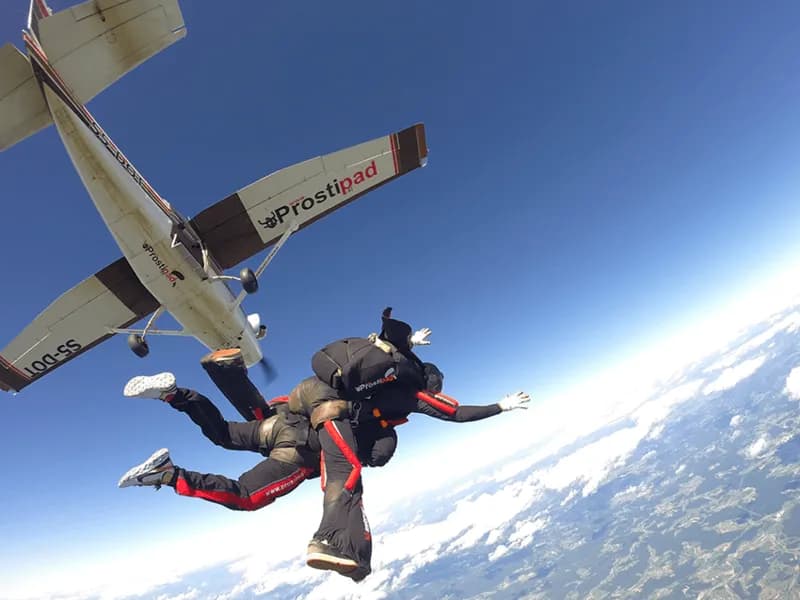 Odskok tandemskega para z višine 4300 metrov agl